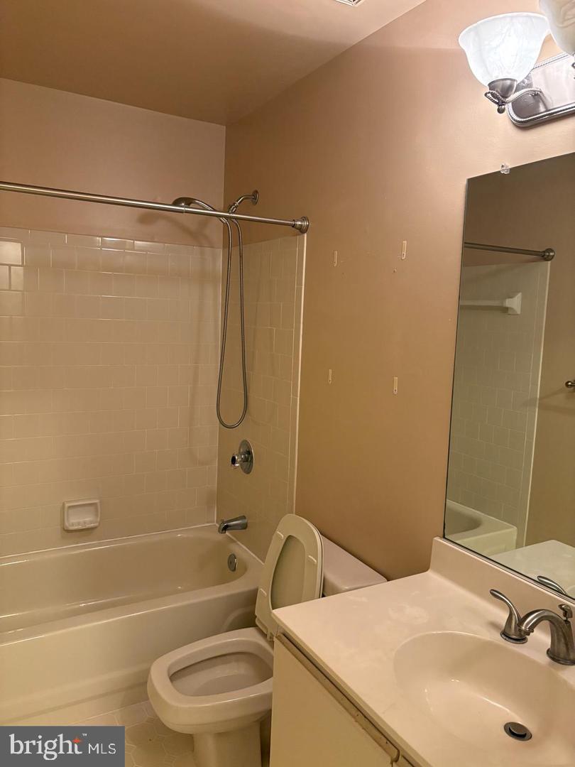 LOVETON FARMS - Residential Lease