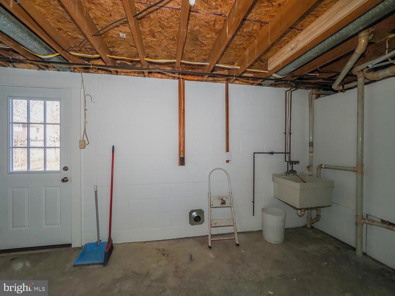 WILLIAMSBURG - Residential