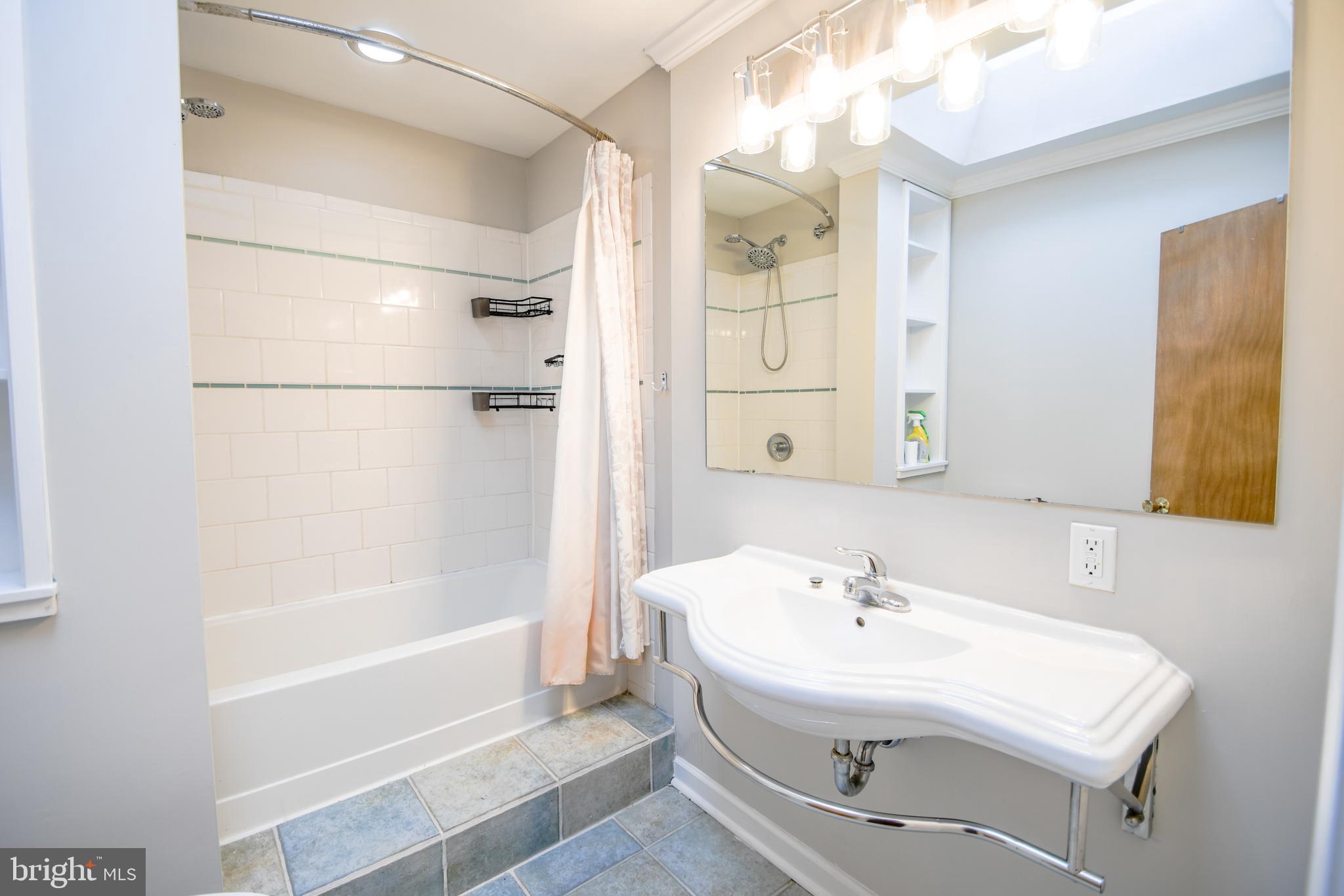 ROXBOROUGH - Residential Lease