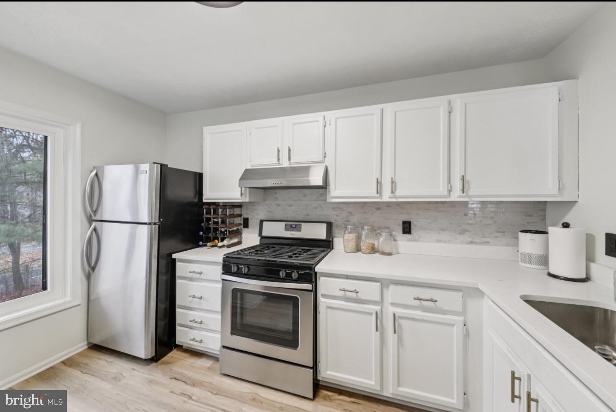 HUNTERS CROSSING - Residential