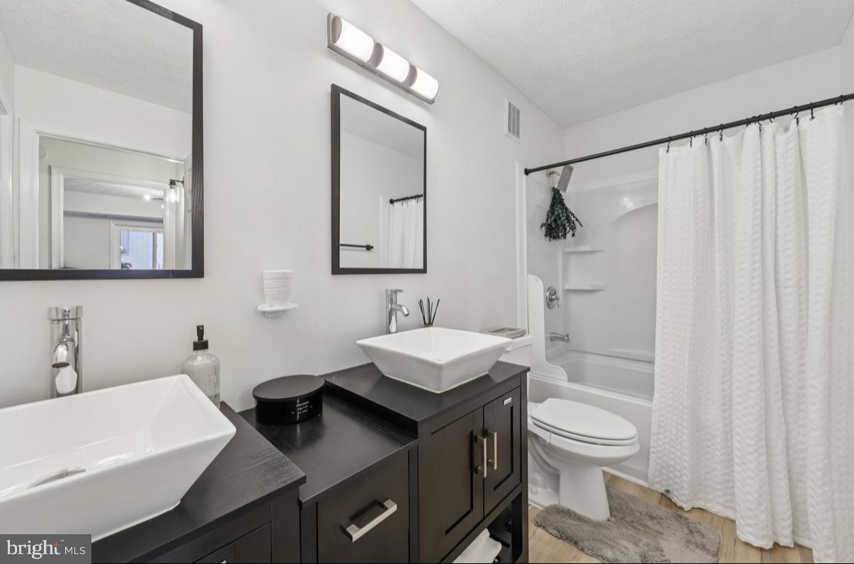 HUNTERS CROSSING - Residential