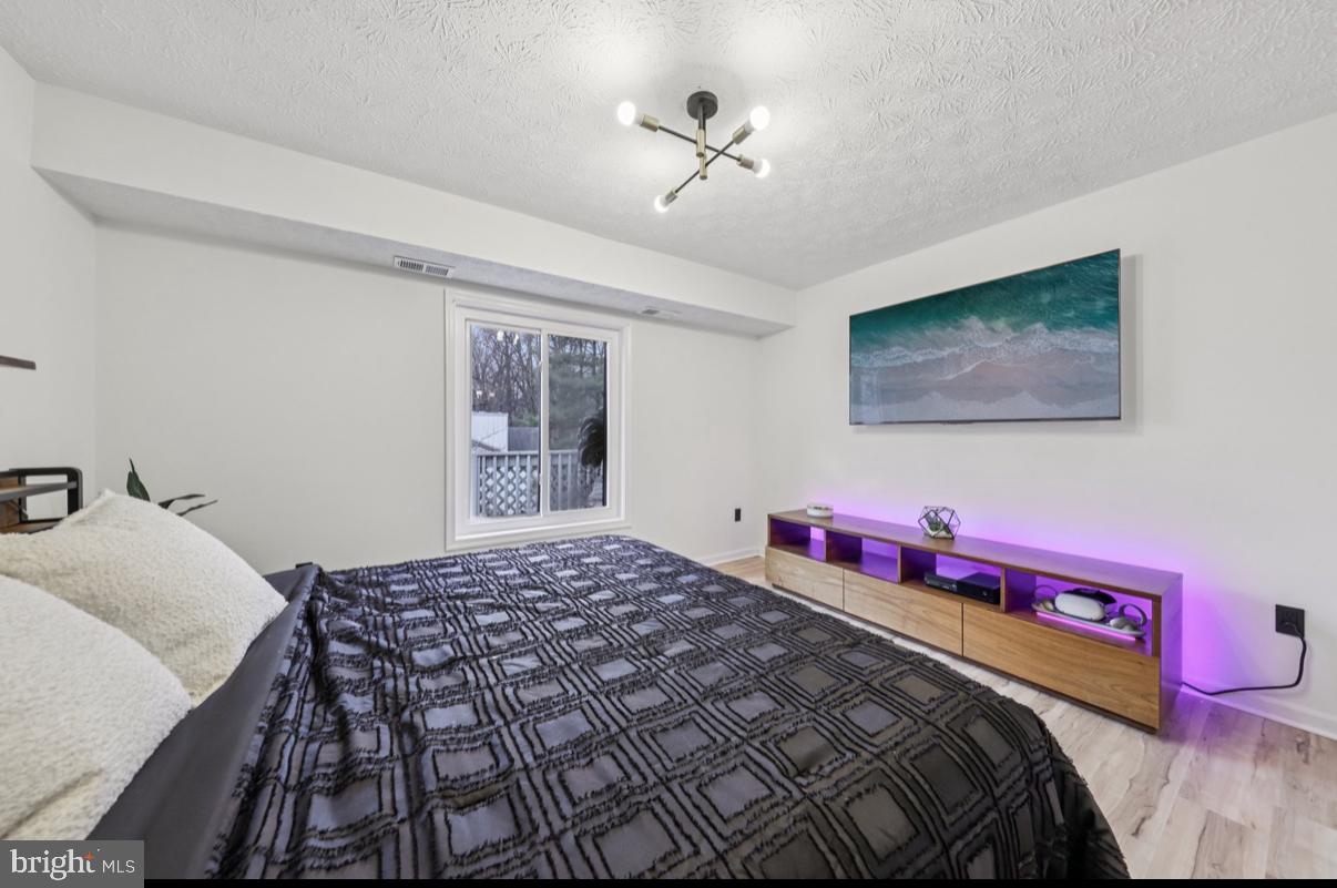 HUNTERS CROSSING - Residential