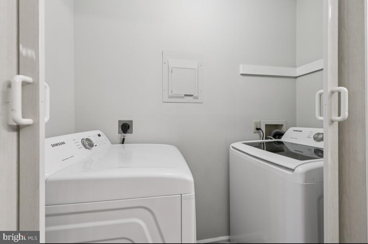 HUNTERS CROSSING - Residential