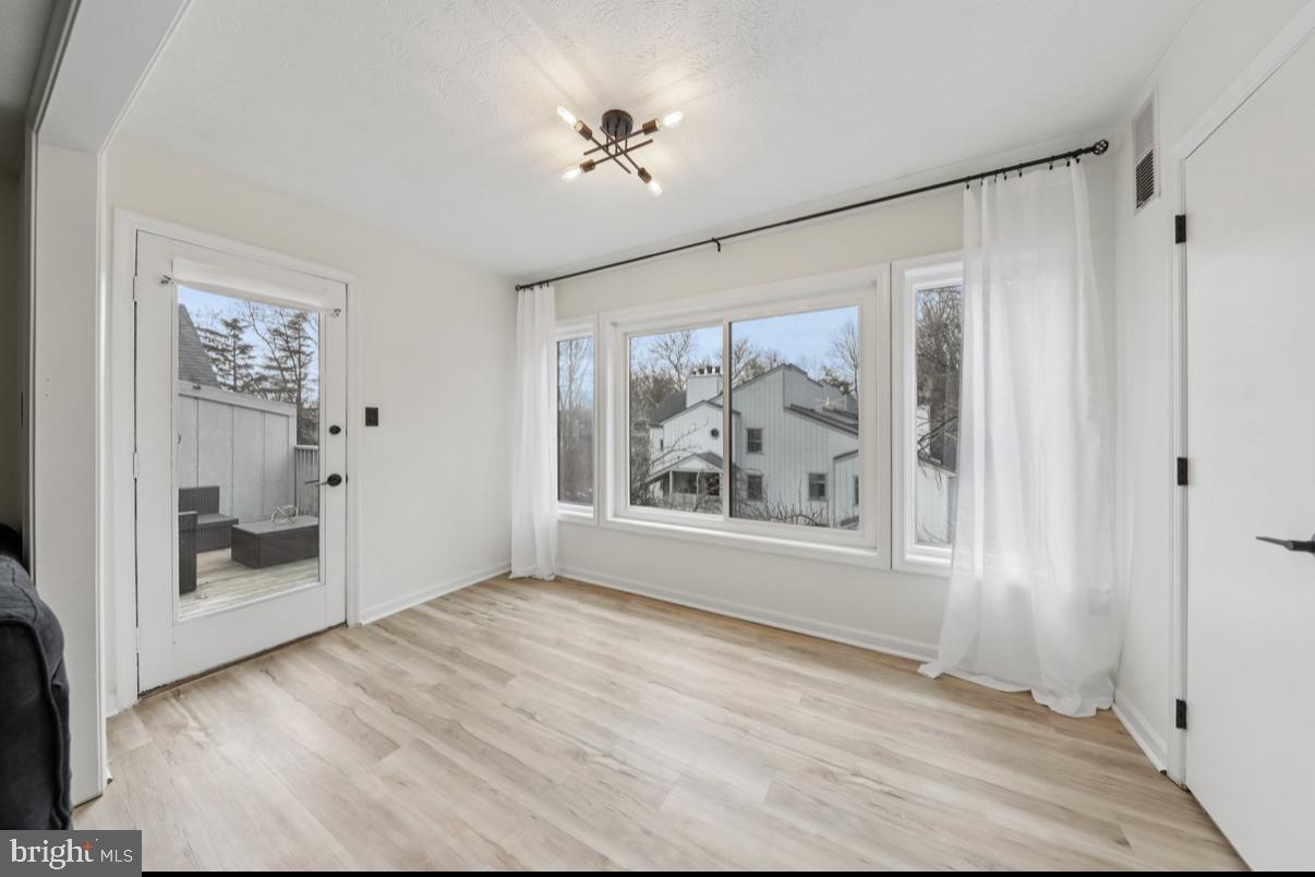 HUNTERS CROSSING - Residential