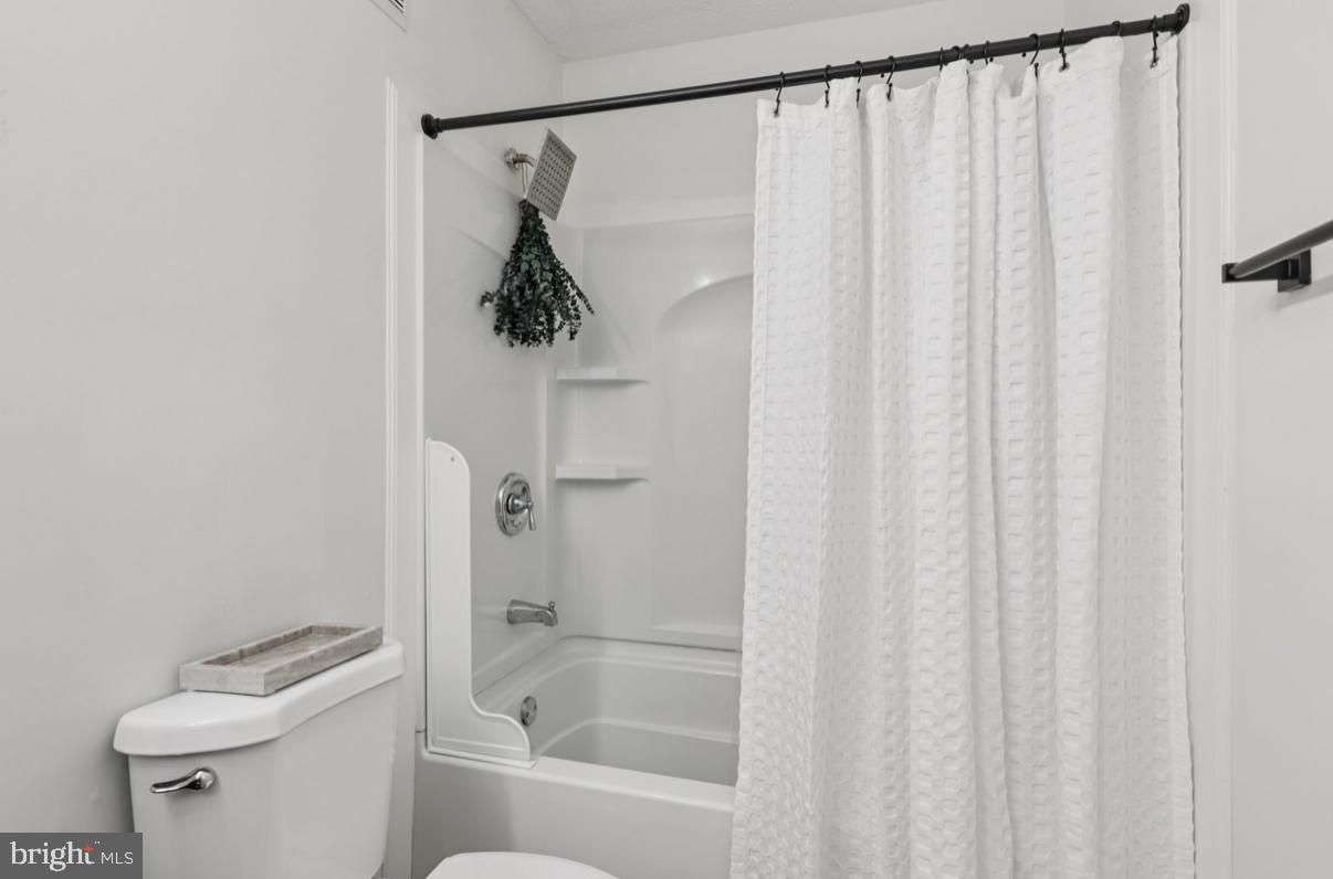 HUNTERS CROSSING - Residential