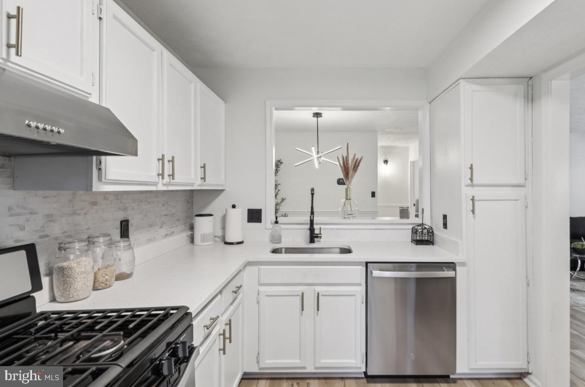 HUNTERS CROSSING - Residential