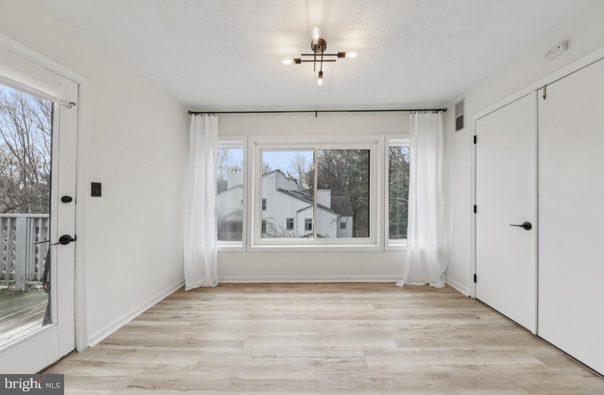 HUNTERS CROSSING - Residential