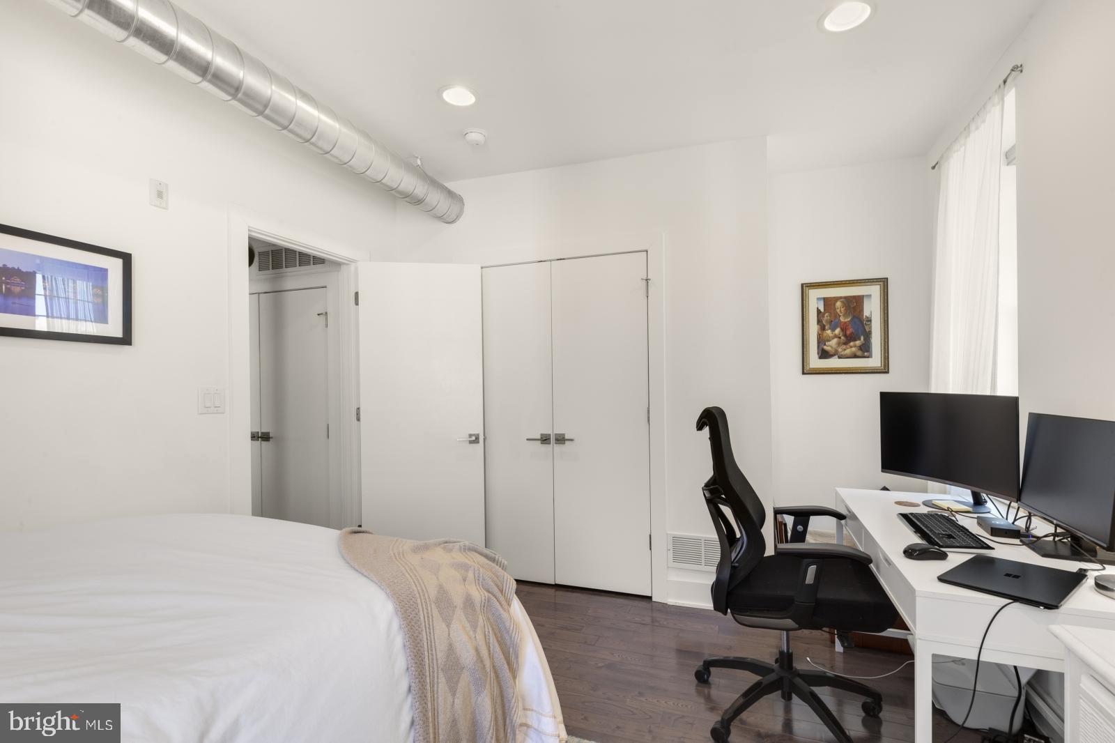 OLDE KENSINGTON - Residential Lease