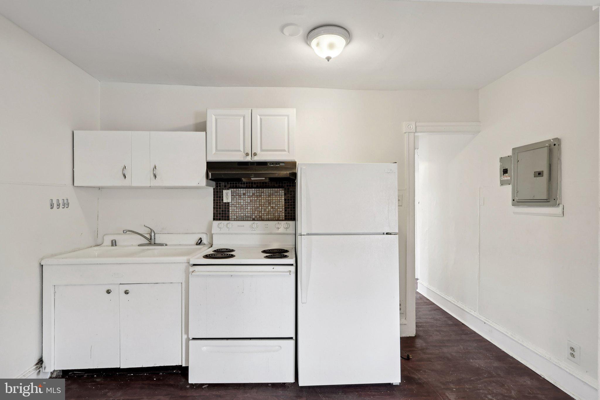 6201 LANSDOWNE AVENUE