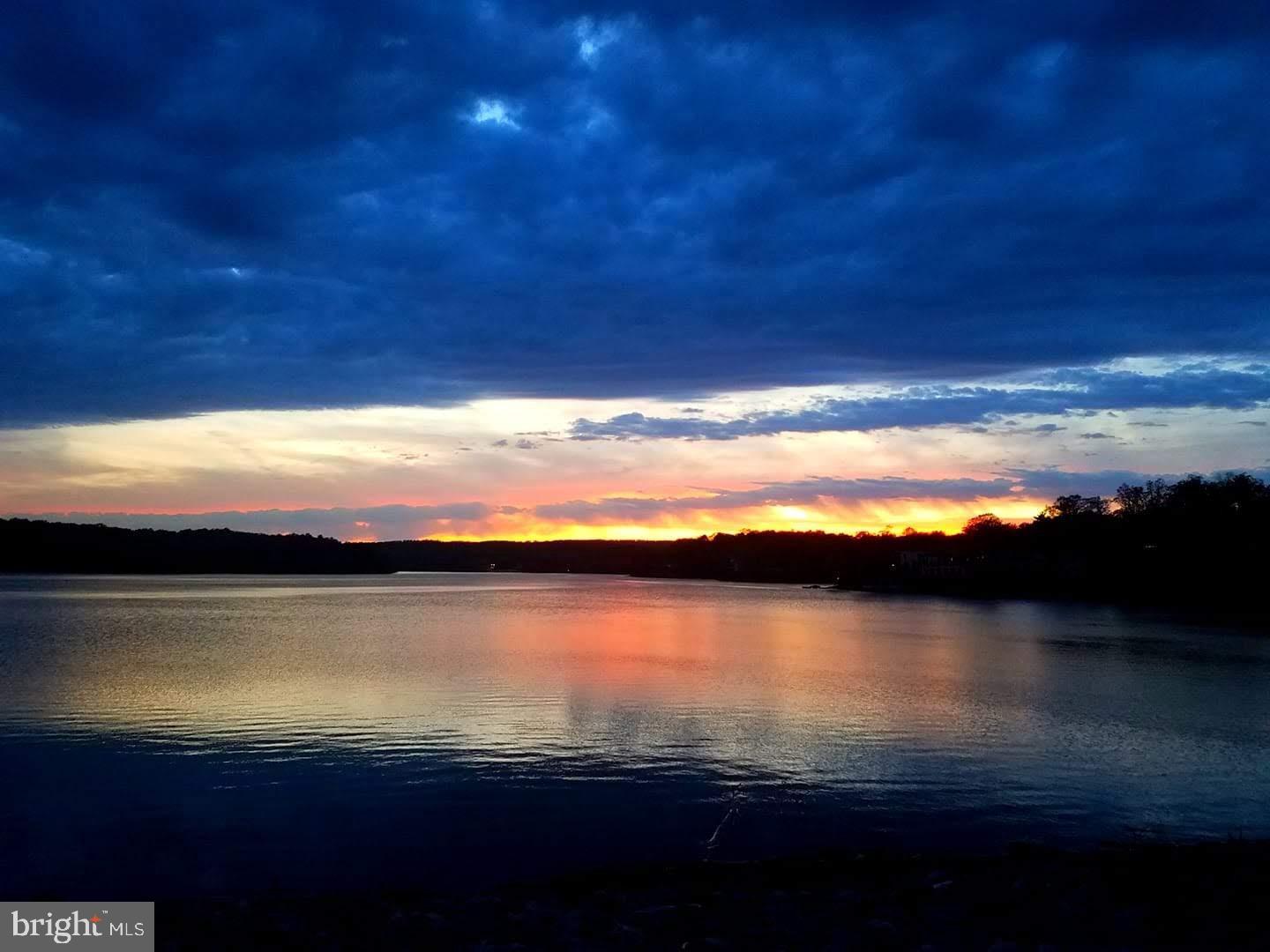 LAKE HOLIDAY ESTATES - Residential