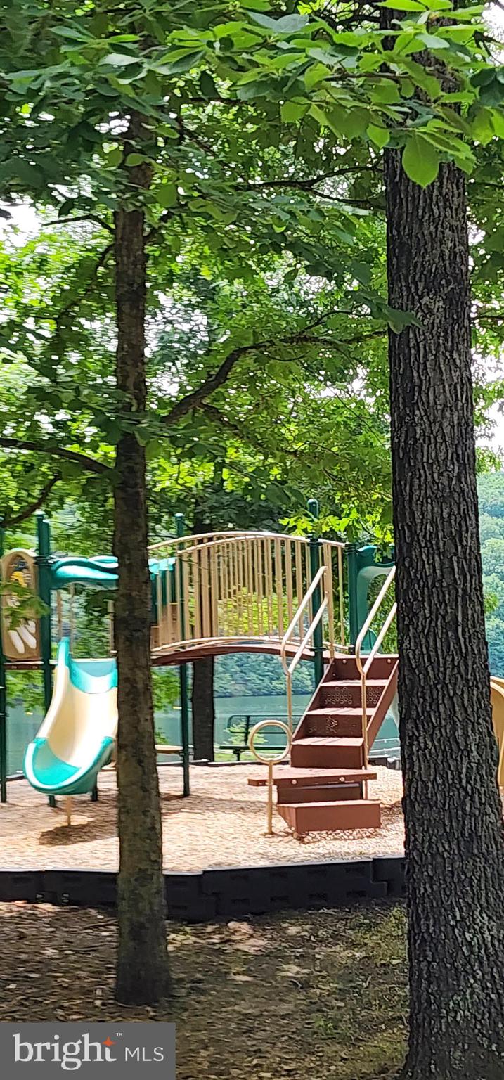 LAKE HOLIDAY ESTATES - Residential