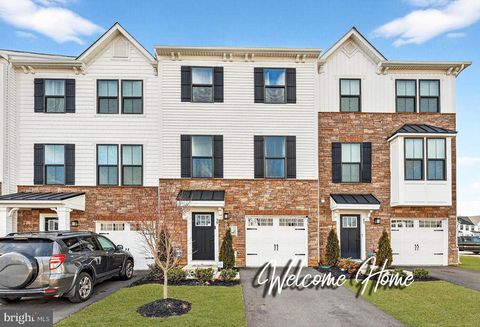 Townhouse For Sale - 39 Sage Way<br/> MOUNT LAUREL, NJ 08054