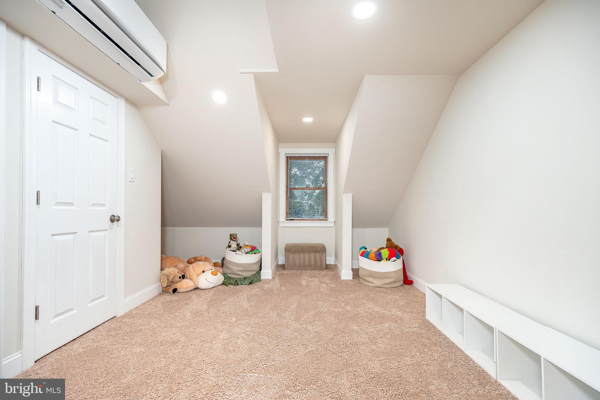 HUNTERS RUN - Residential