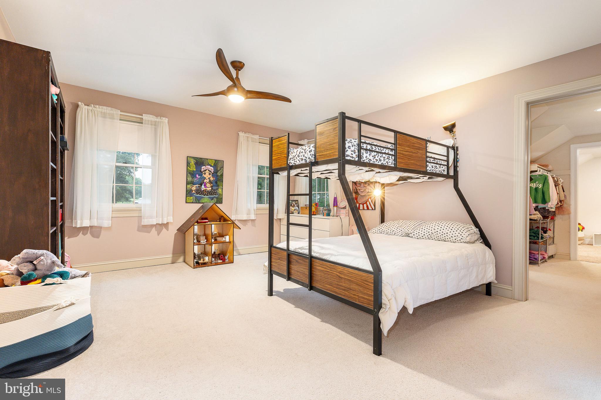 HUNTERS RUN - Residential