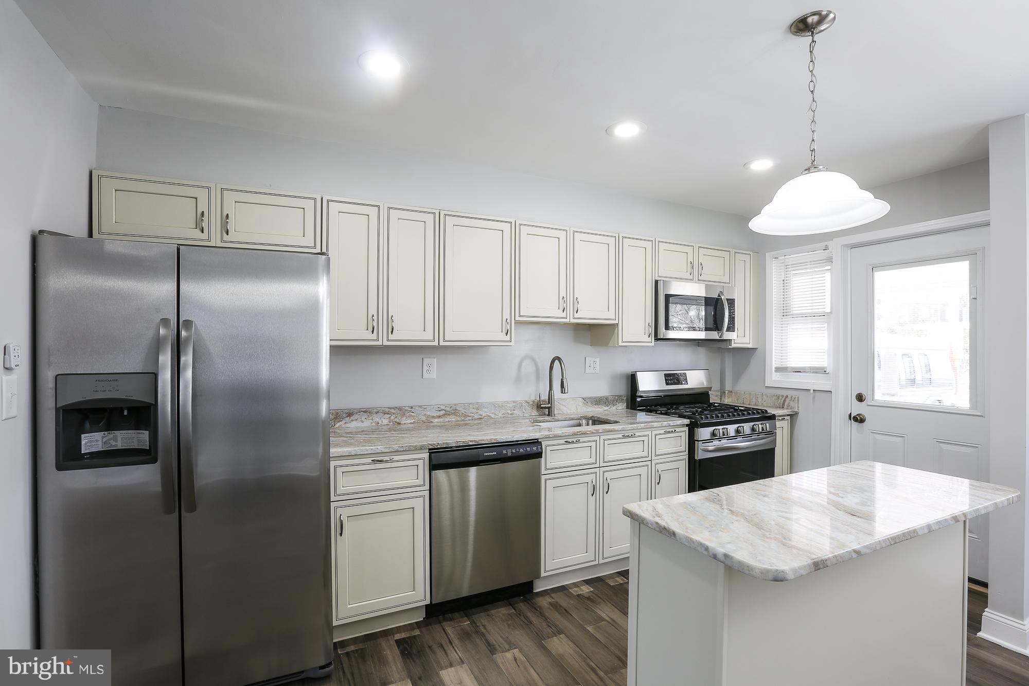 WEST HILLS - Residential