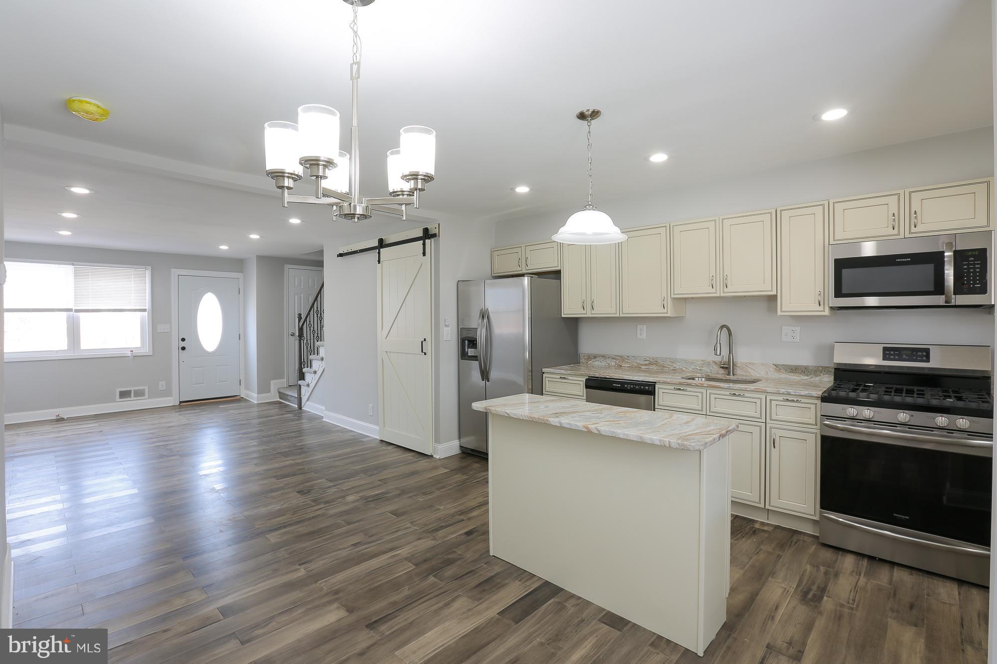 WEST HILLS - Residential