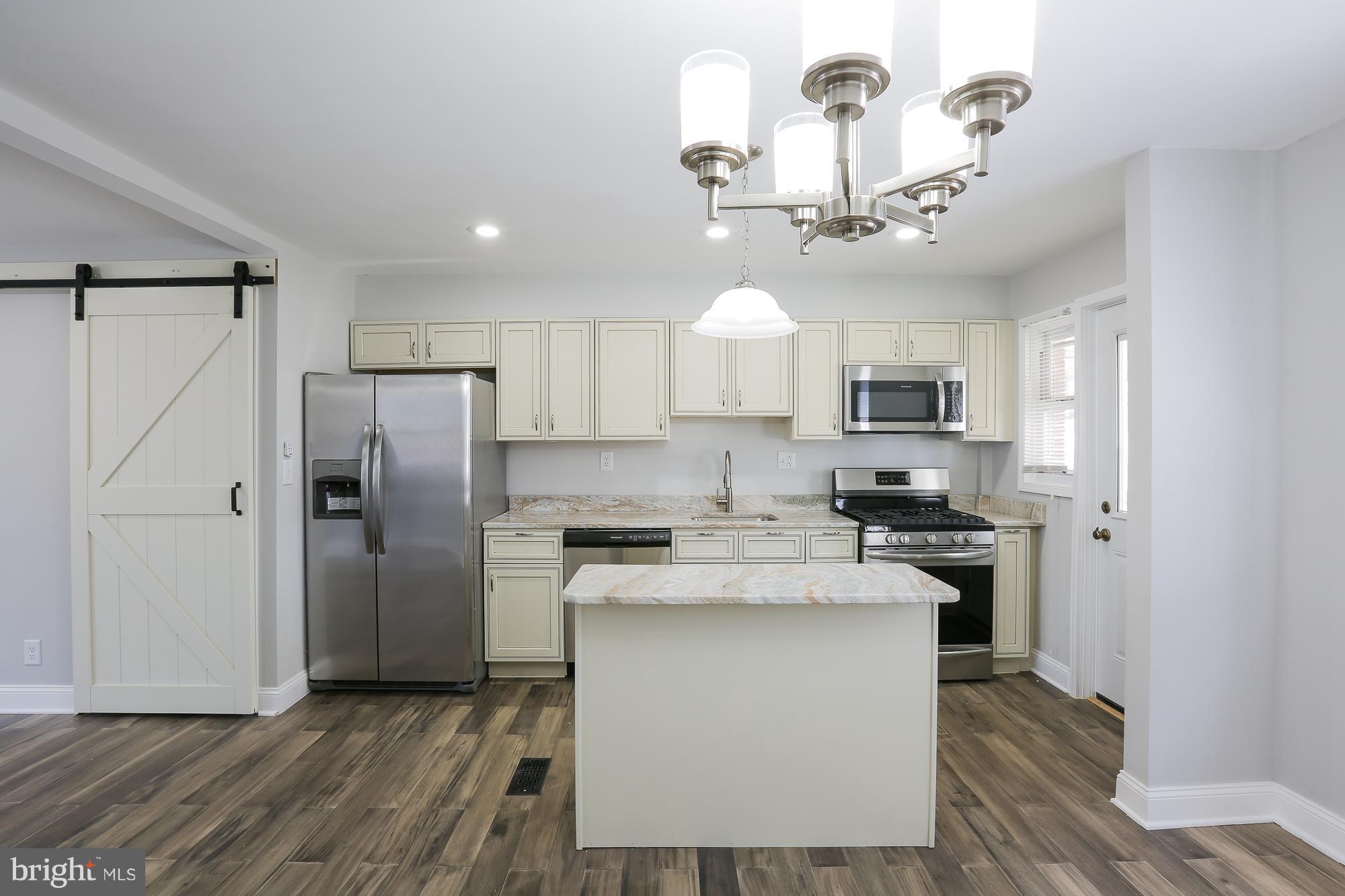 WEST HILLS - Residential