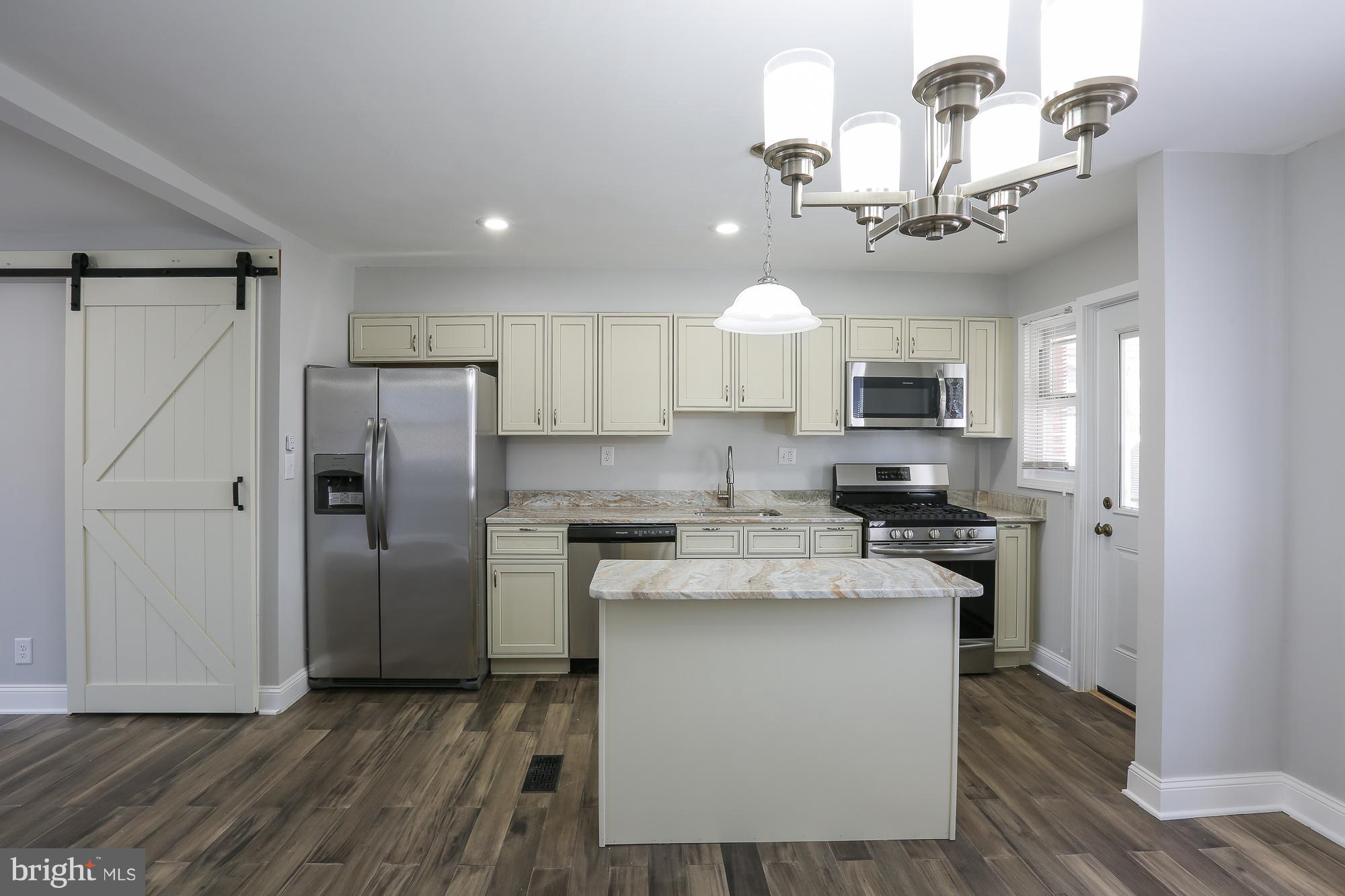 WEST HILLS - Residential