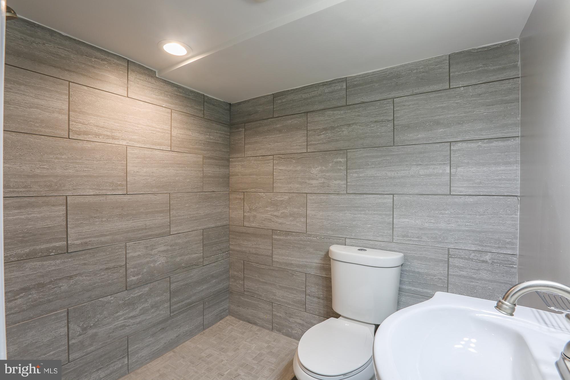 WEST HILLS - Residential