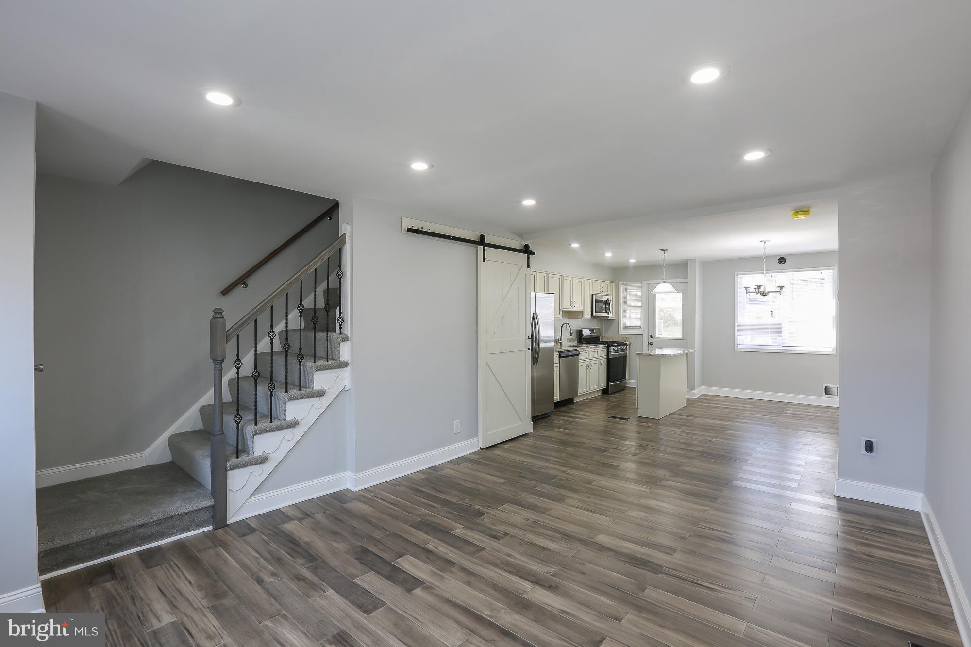 WEST HILLS - Residential