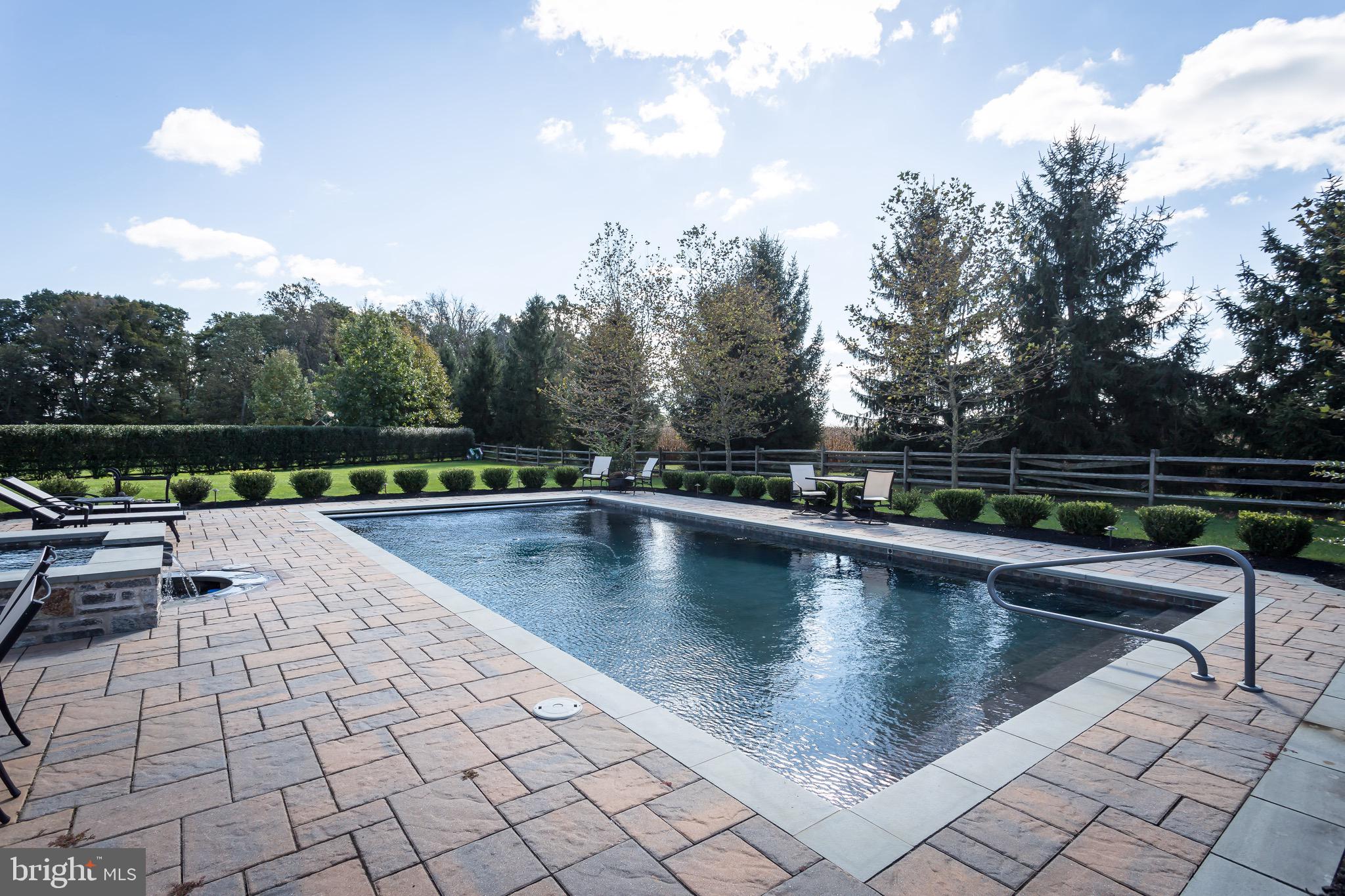 WHITE HORSE - Residential