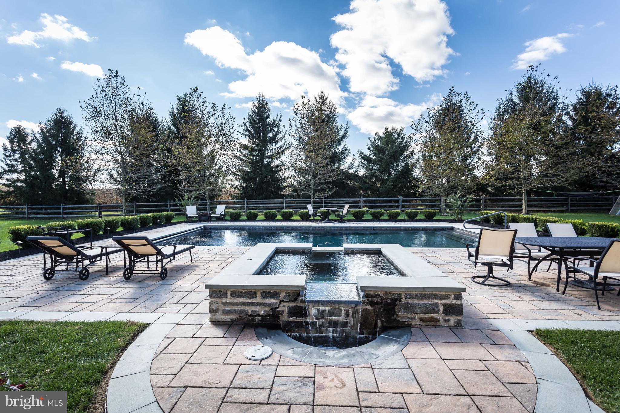 WHITE HORSE - Residential