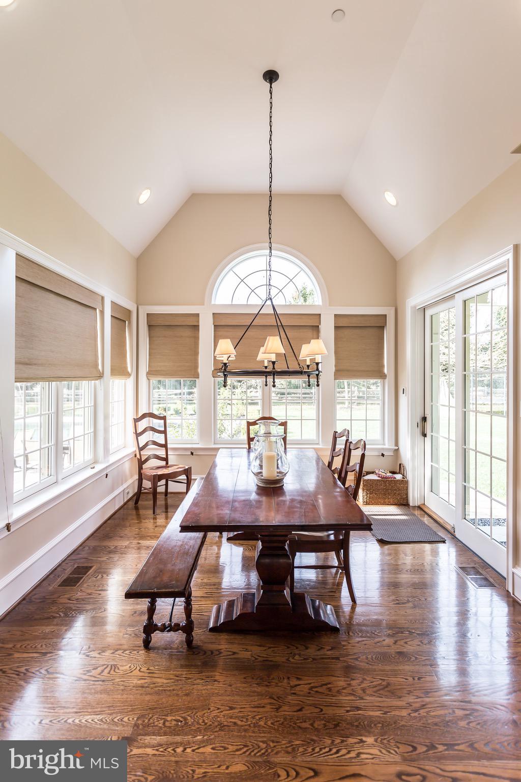 WHITE HORSE - Residential