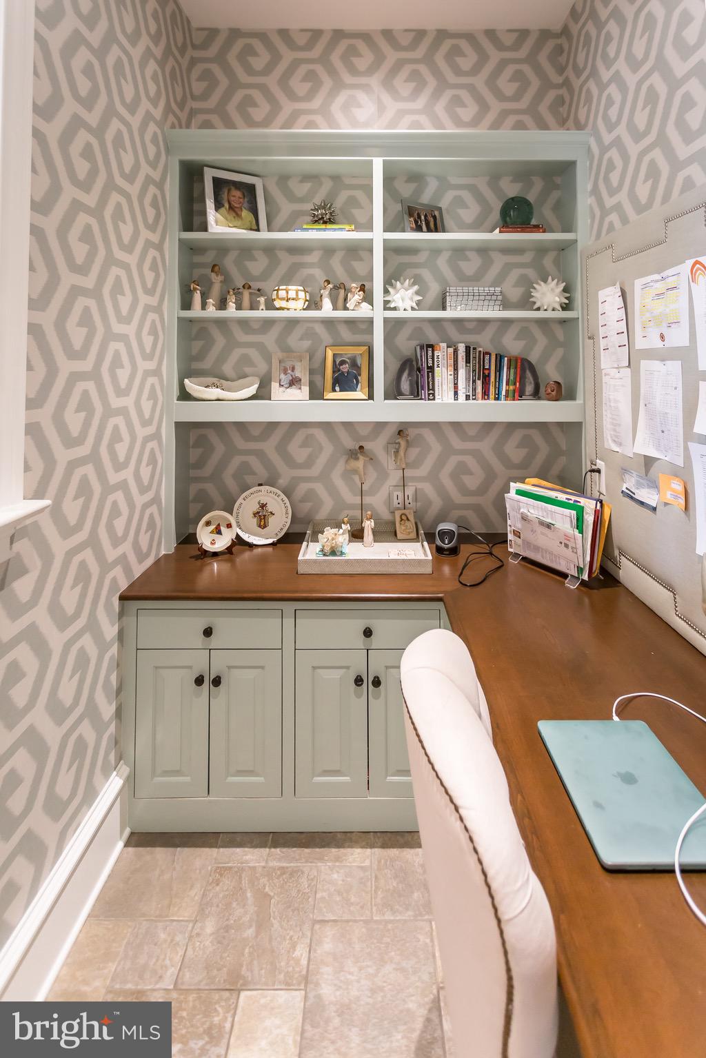 WHITE HORSE - Residential