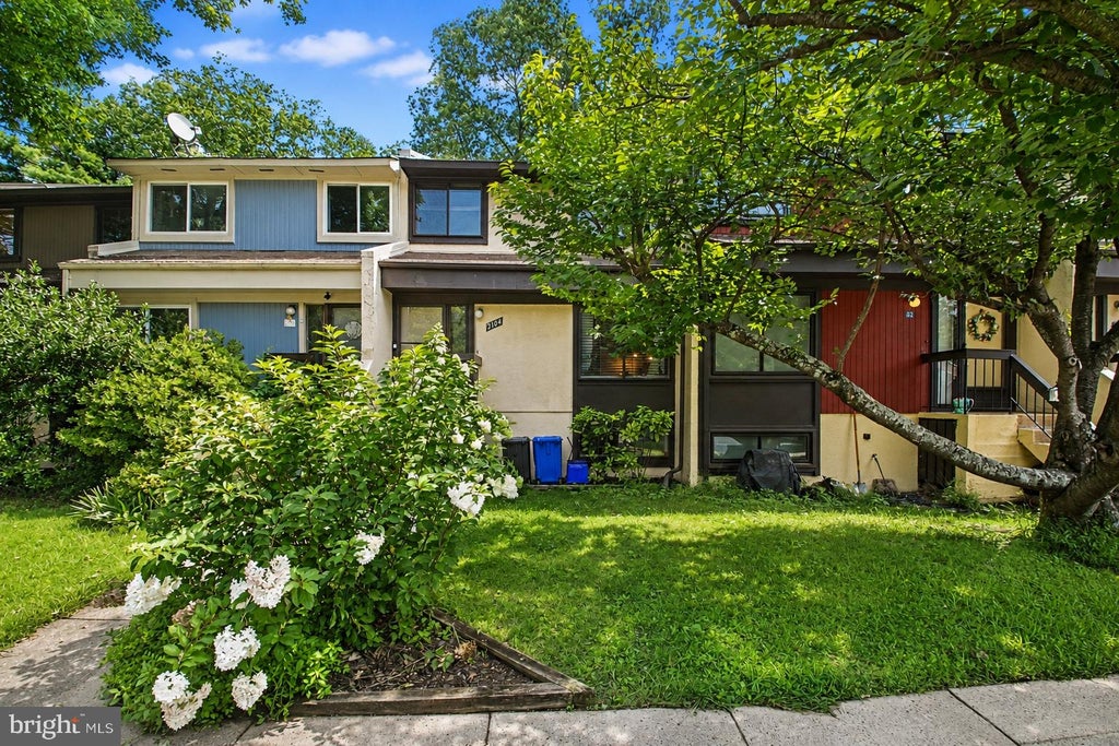 Photo of 2104 Cartwright Place, RESTON, VA 20191 (MLS # VAFX2337322)