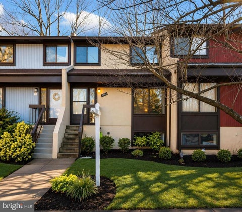 Photo of 2104 Cartwright Place, RESTON, VA 20191 (MLS # VAFX2337322)