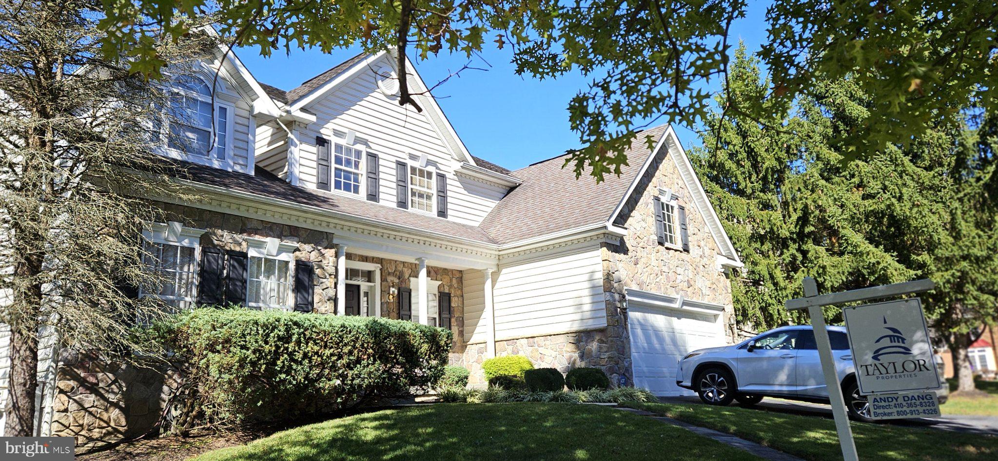 855 QUEENS PARK DRIVE