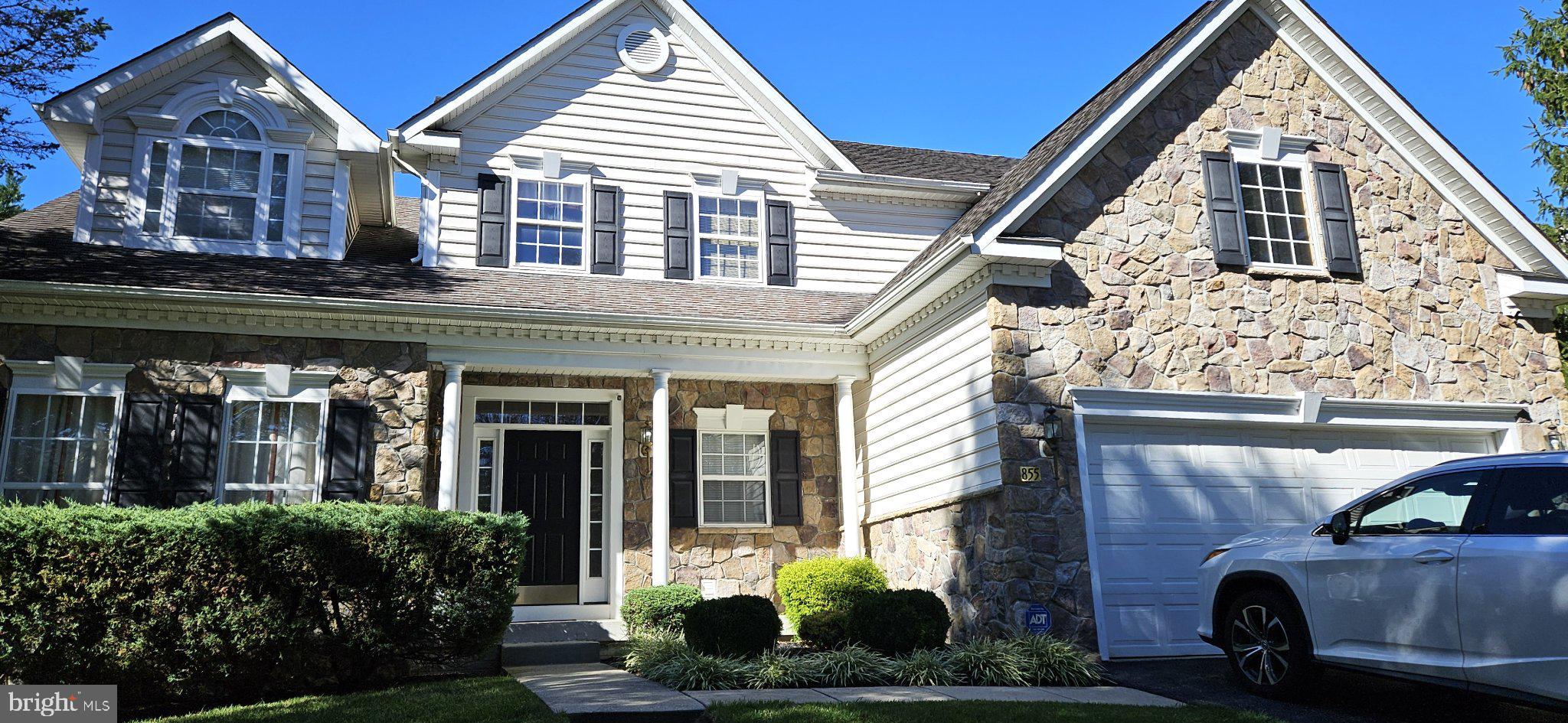 855 QUEENS PARK DRIVE
