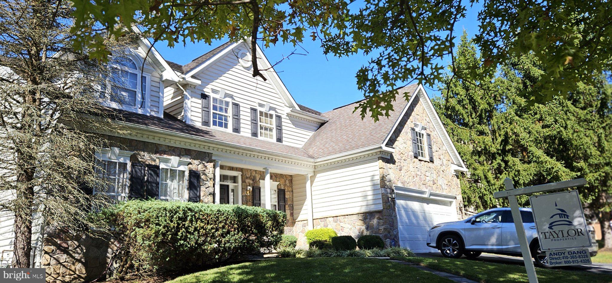 855 QUEENS PARK DRIVE