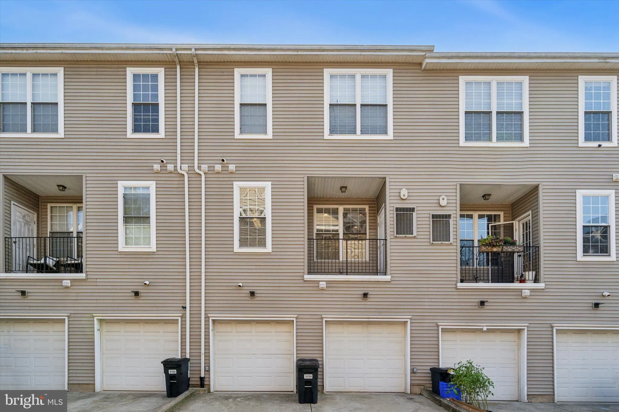 Philadelphia, Pennsylvania 19121, United States, 2 Bedrooms Bedrooms, ,2 BathroomsBathrooms,Residential,Contingent,41917