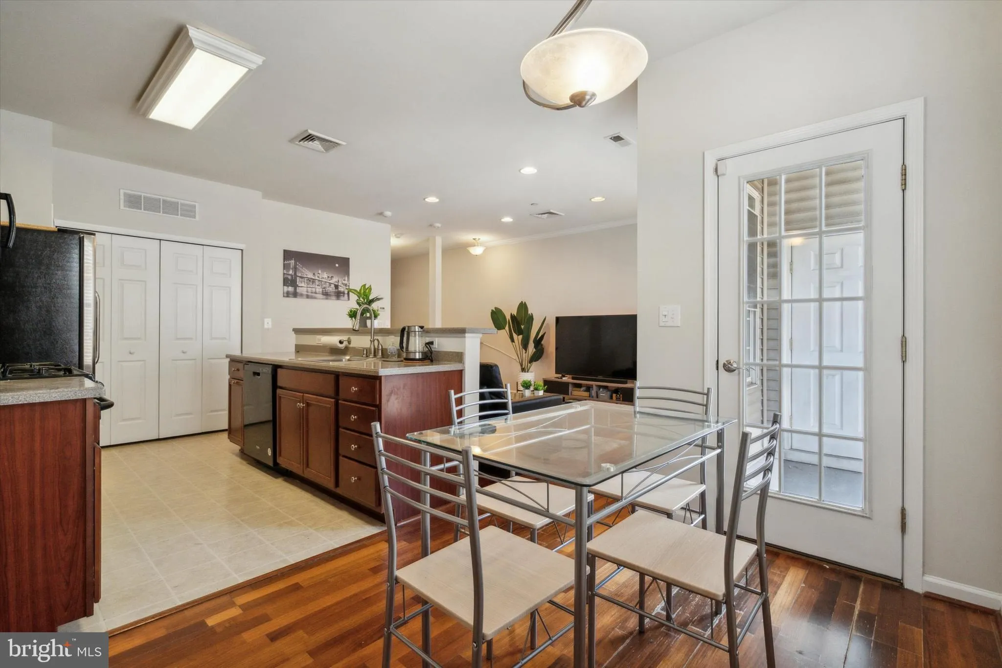 Philadelphia, Pennsylvania 19121, United States, 2 Bedrooms Bedrooms, ,2 BathroomsBathrooms,Residential,Contingent,41917