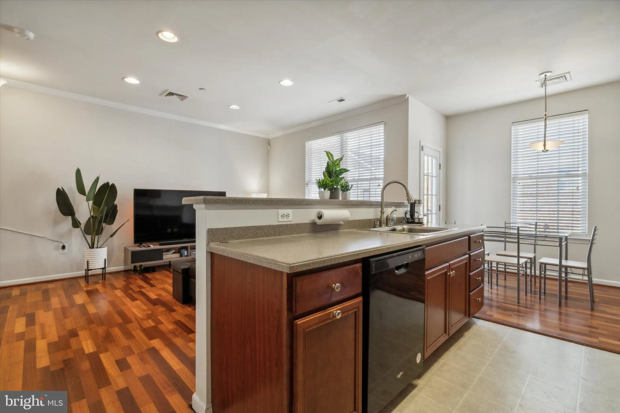 Philadelphia, Pennsylvania 19121, United States, 2 Bedrooms Bedrooms, ,2 BathroomsBathrooms,Residential,Contingent,41917