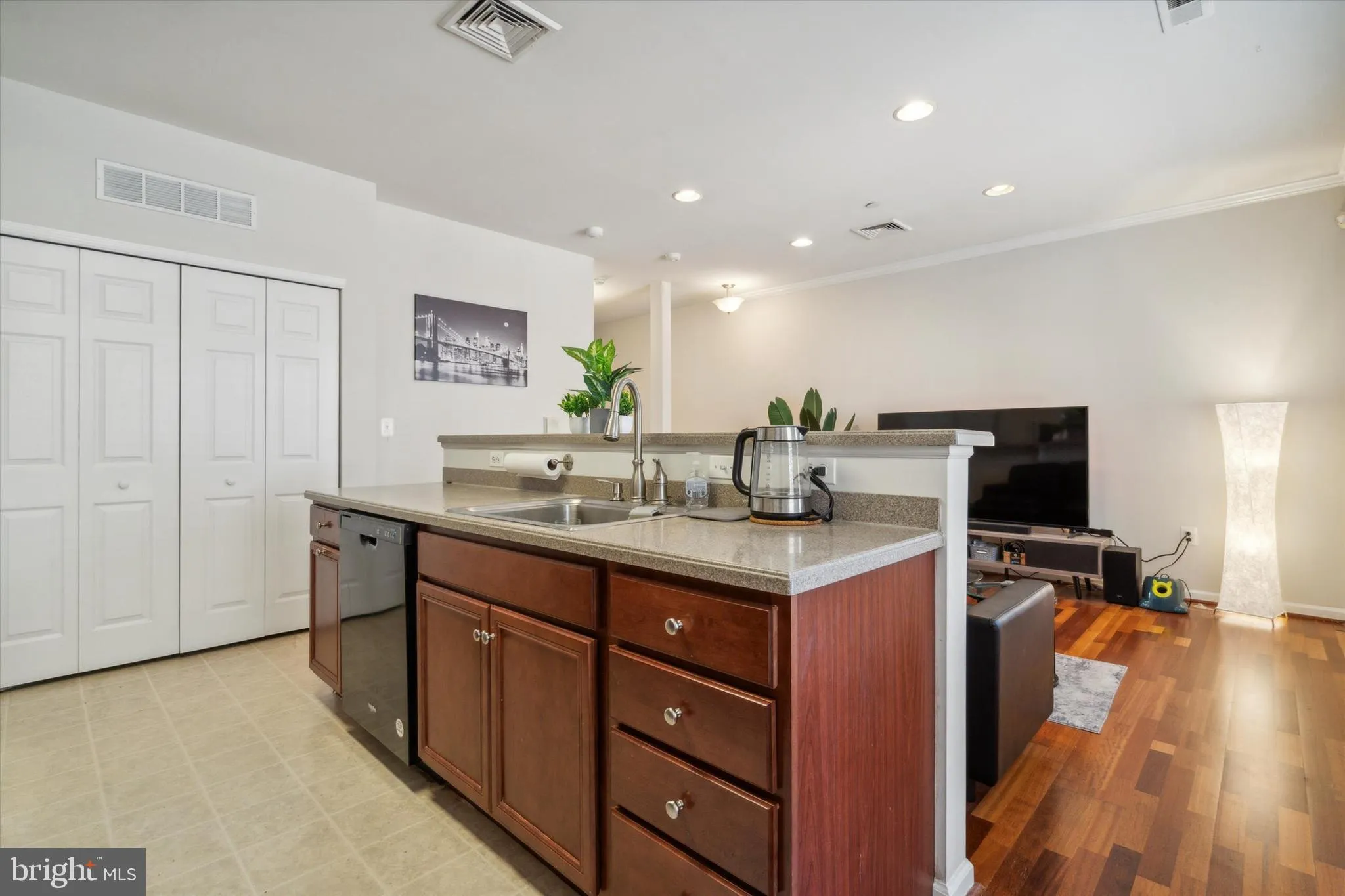 Philadelphia, Pennsylvania 19121, United States, 2 Bedrooms Bedrooms, ,2 BathroomsBathrooms,Residential,Contingent,41917