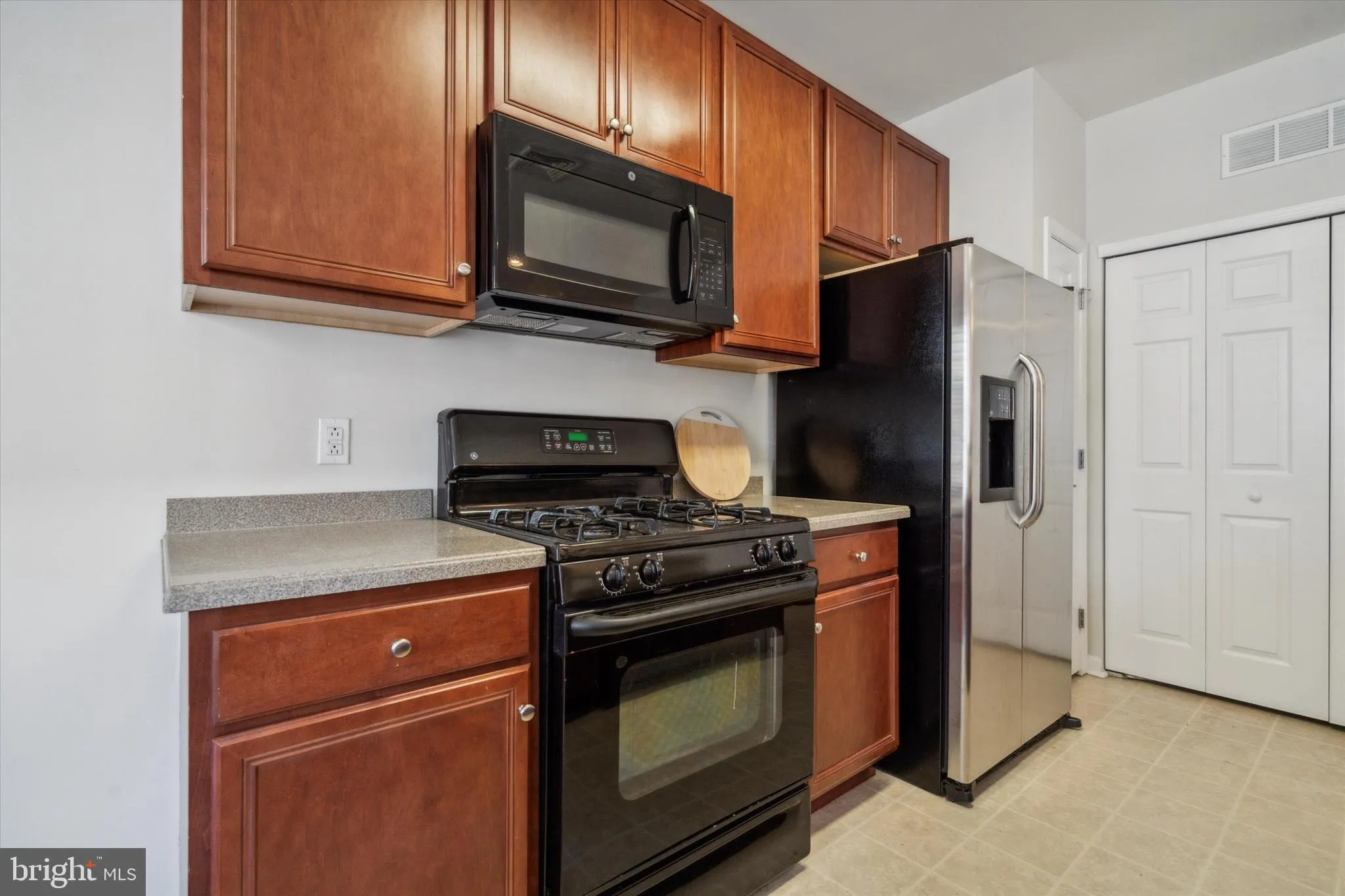 Philadelphia, Pennsylvania 19121, United States, 2 Bedrooms Bedrooms, ,2 BathroomsBathrooms,Residential,Contingent,41917