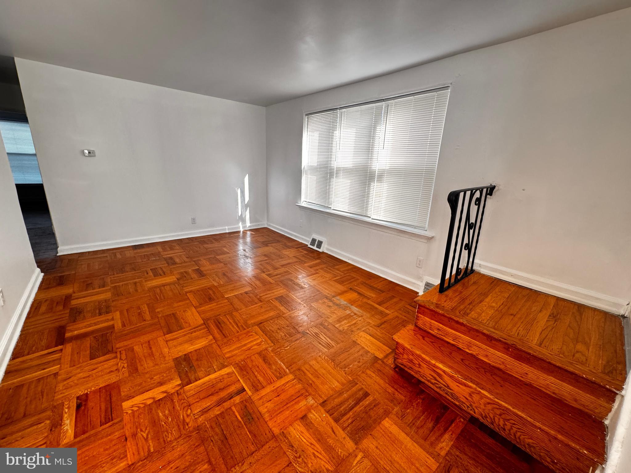 351 LONG LANE