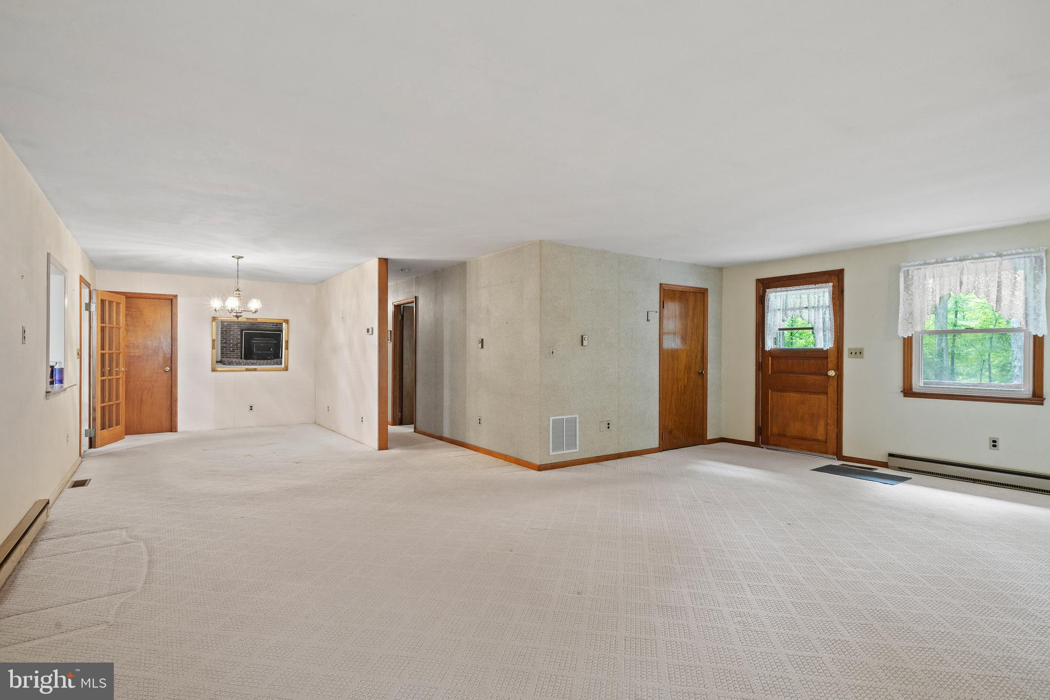 908 WOODWARD LANE