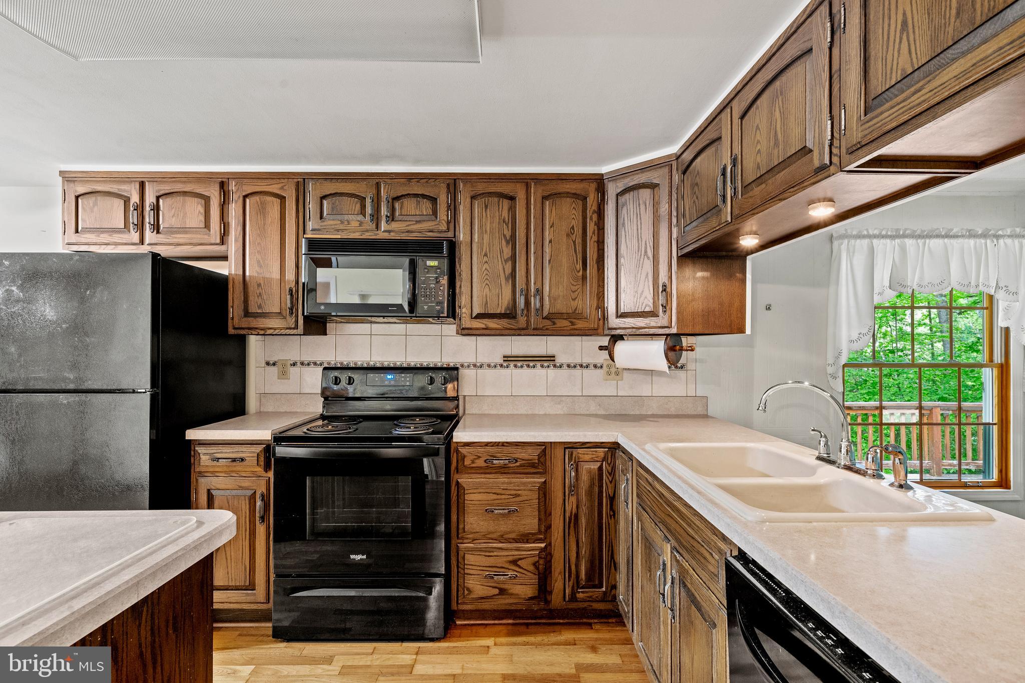 908 WOODWARD LANE