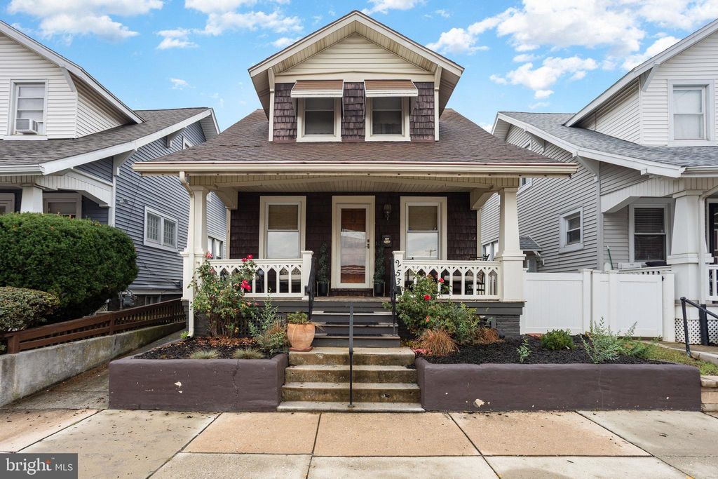 Photo of 253 Kurtz Avenue, YORK, PA 17401 (MLS # PAYK2090252)