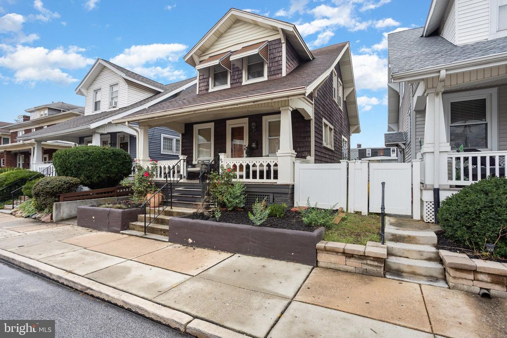 Photo of 253 Kurtz Avenue, YORK, PA 17401 (MLS # PAYK2090252)