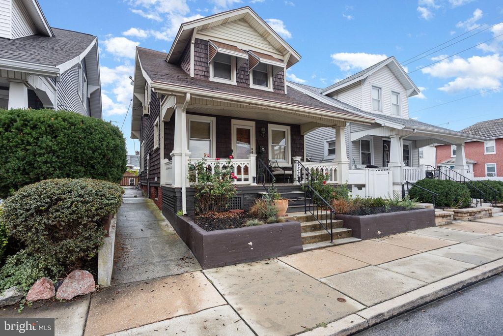 Photo of 253 Kurtz Avenue, YORK, PA 17401 (MLS # PAYK2090252)
