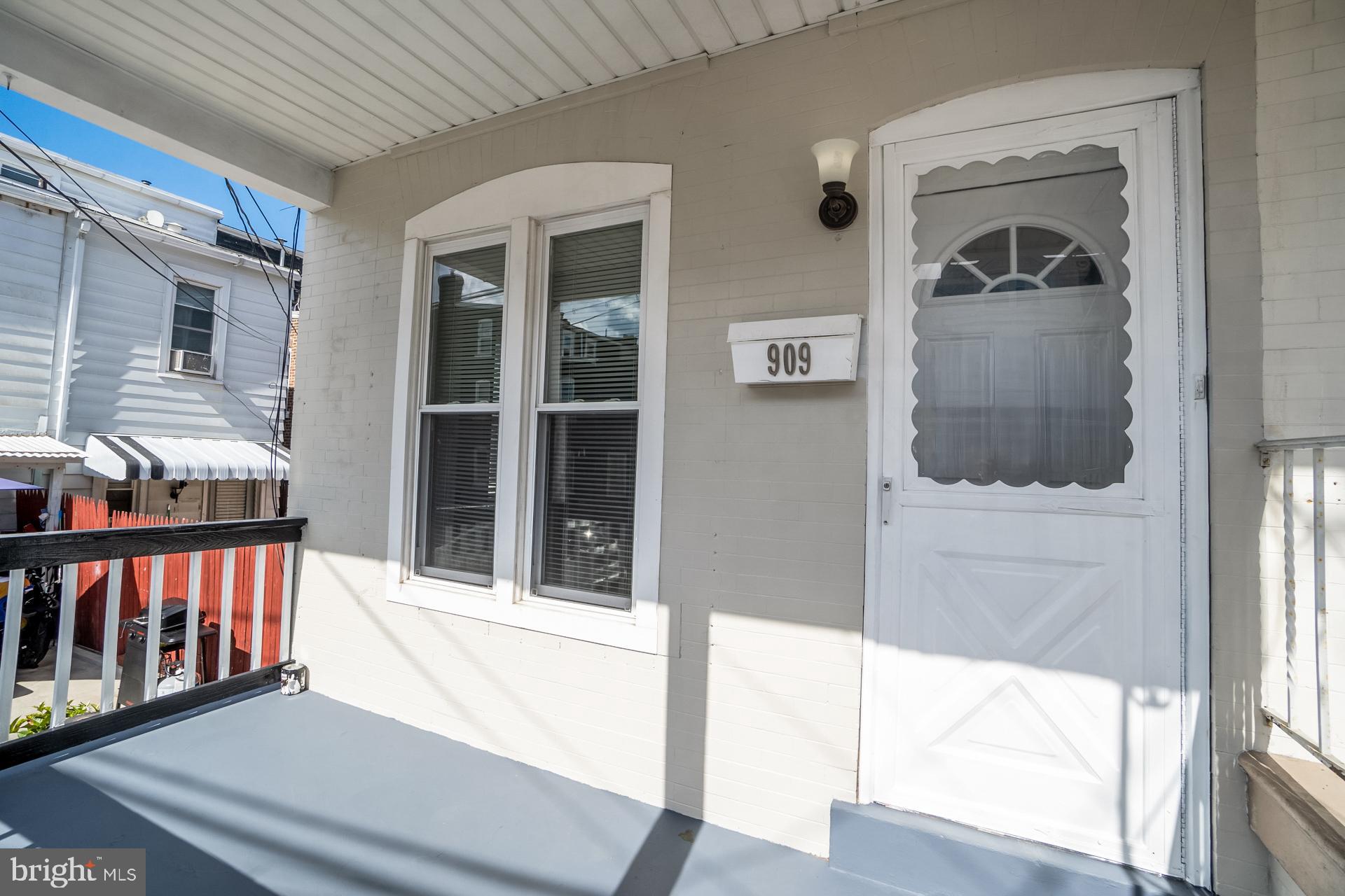 909 S HALL STREET