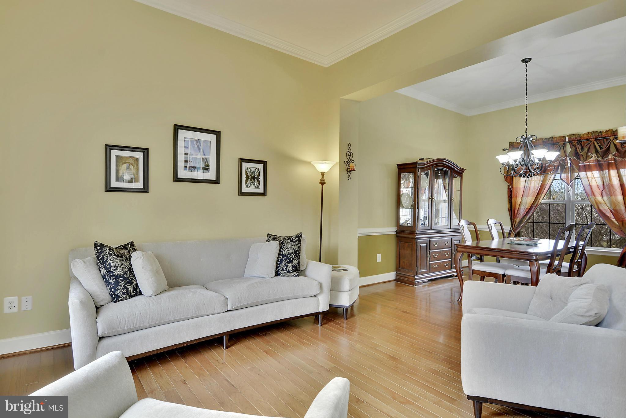 KINGS CROSSING - Residential