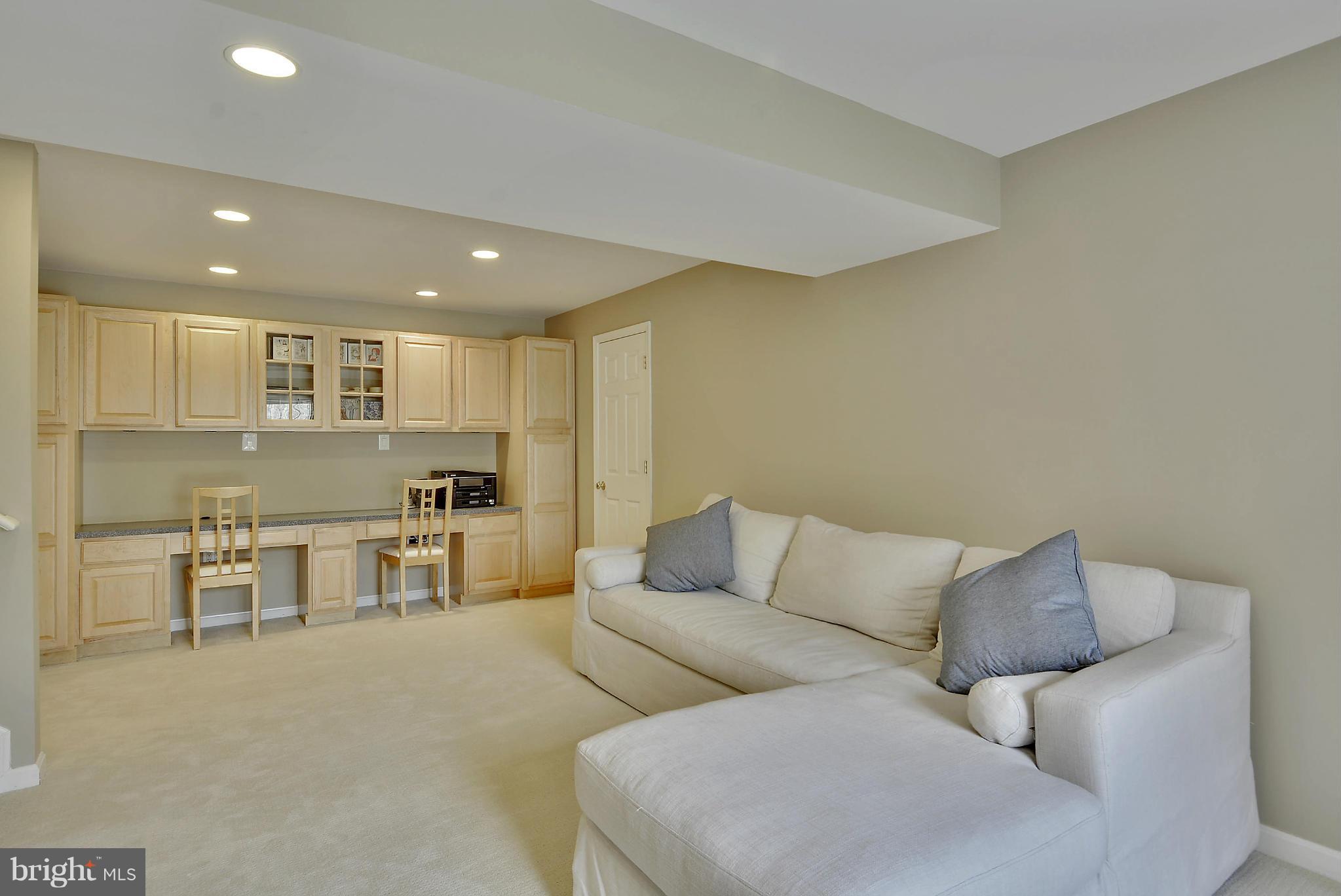 KINGS CROSSING - Residential