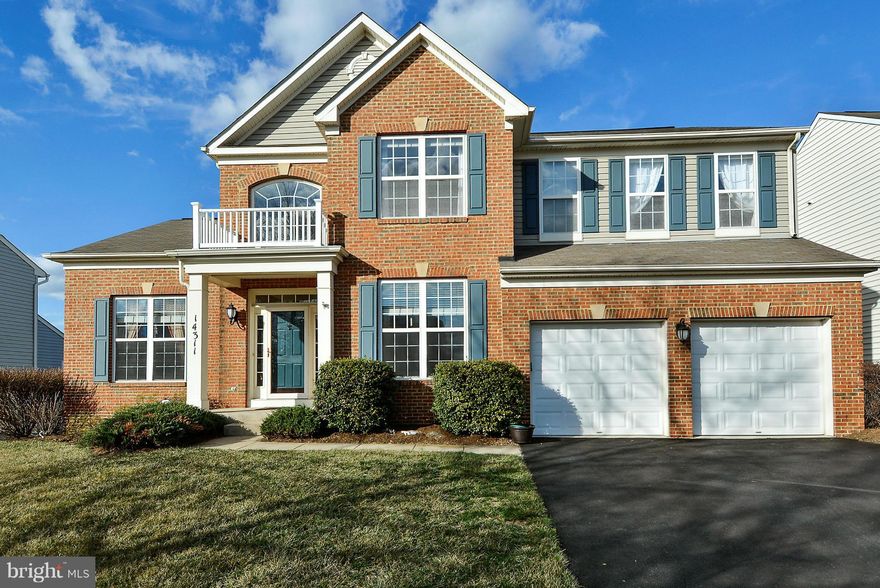 PRISTINE BRICK FRT HOME  LOADED W/UPGRADES...WOOD FLOORS ON THE MAIN LVL, NEW LIGHTING, WROUGHT IRON & WOOD RAILINGS, SS APPLIANCES, GAS FURNACE & CAC, NEW CARPET IN LL.  MAIN LVL STUDY, CUSTOM MOLDING IN LR & DR, FR ADJACENT TO KT & BK. LUXURY MASTER STE.  FABULOUS LL WALK-OUT! OUTSTANDING OUTDOOR SPACE..2 LEVEL TREX DECK, GAZEBO, SLATE PATIO & HOT TUB!  OVER 1/3 ACRE LOT W/GORGEOUS LANDSCAPING!