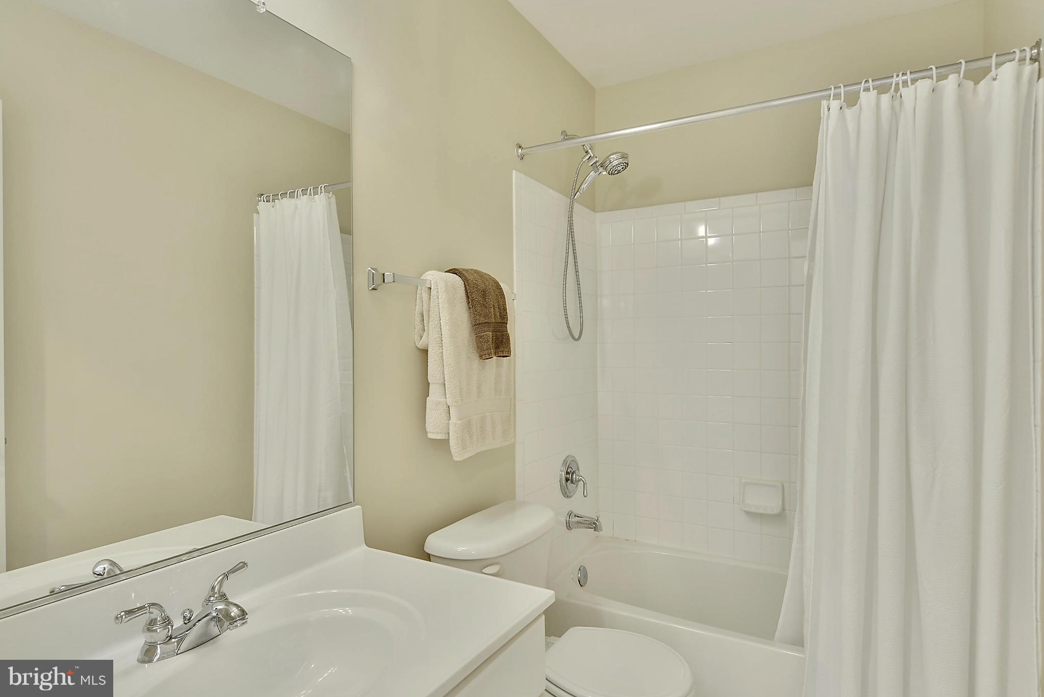 KINGS CROSSING - Residential