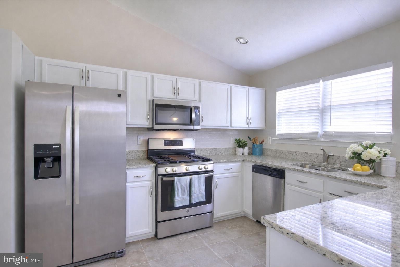 THOMPSON ESTATES - Residential